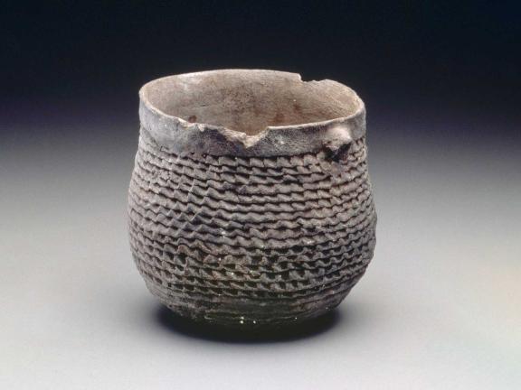 picture of a jar with ridges